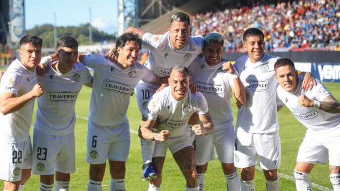 Eduardo Vargas llegó a Audax Italiano y no a Universidad de Chile.